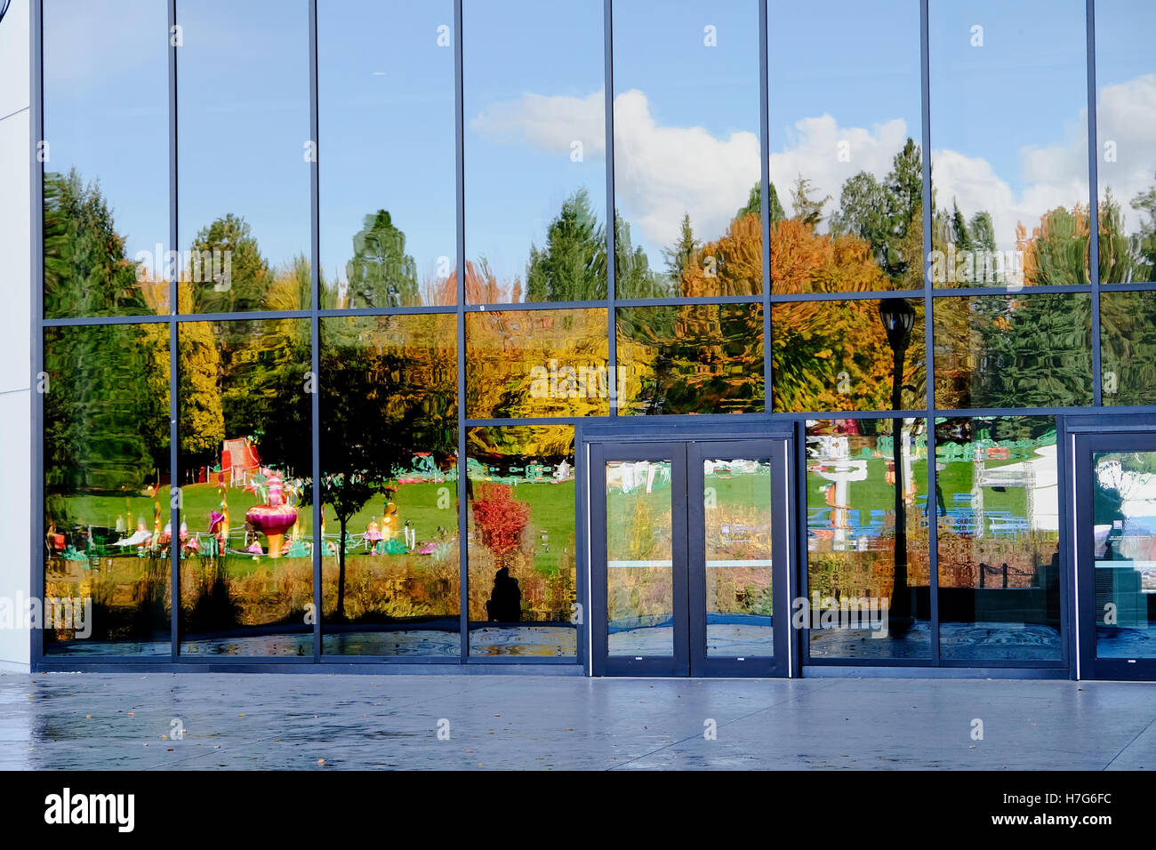 Reflections glass hi-res stock photography and images - Alamy