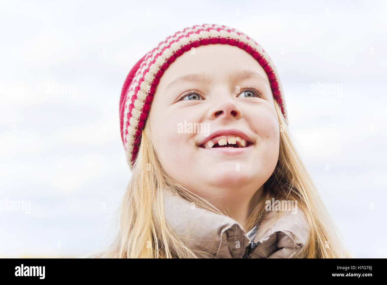 Portrait of cute smiling girl in red hat in autumn Stock Photo - Alamy