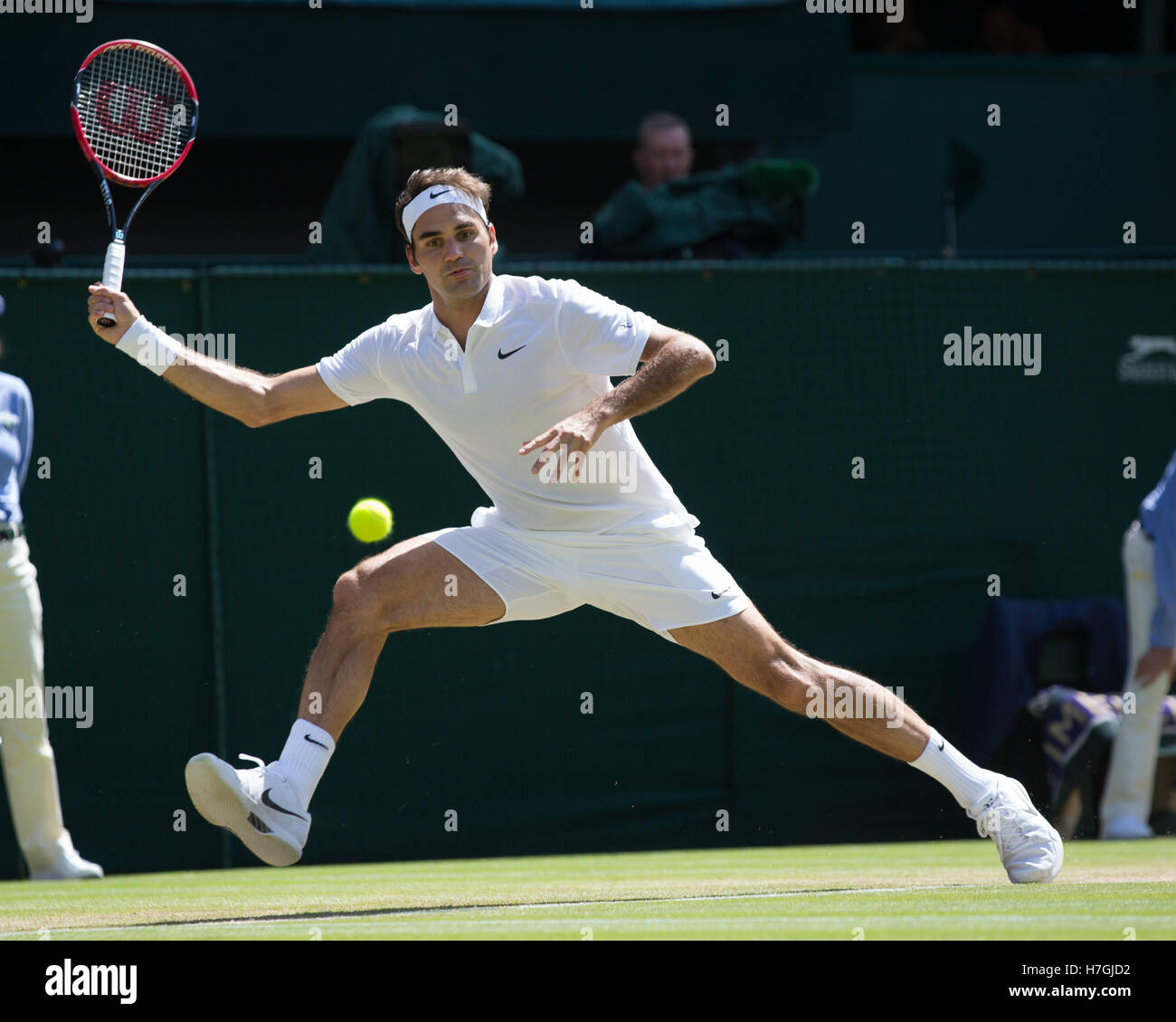 Roger Federer (SUI) in action at Wimbledon 2016 Stock Photo