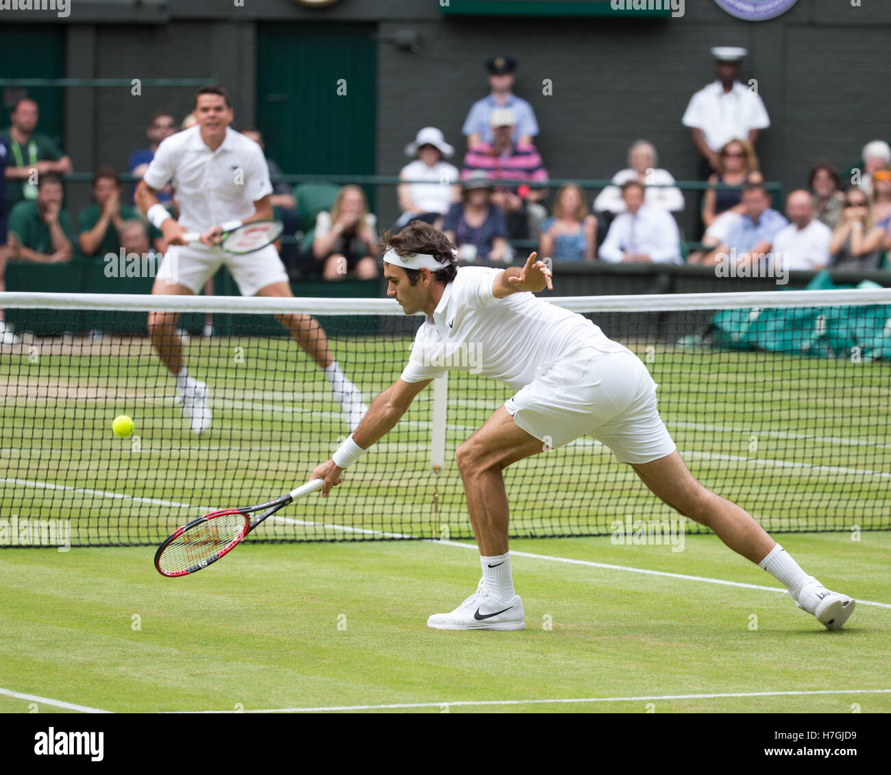 Raonic federer wimbledon hi-res stock photography and images - Alamy