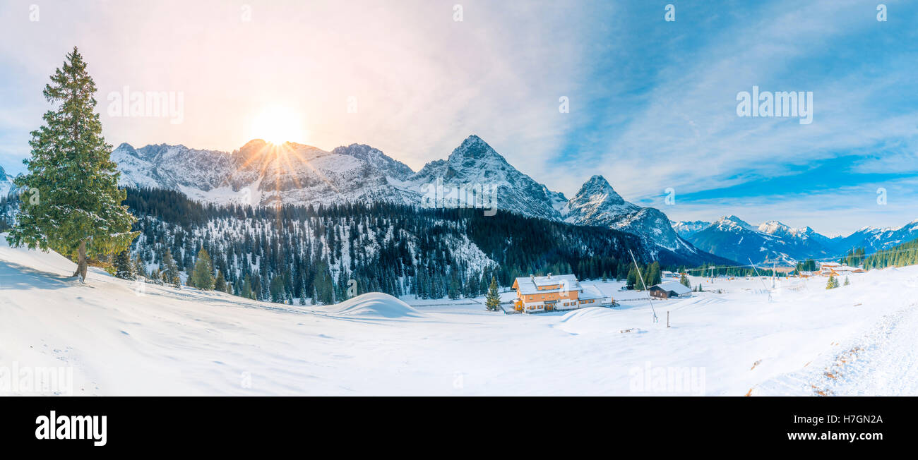Rustic houses in the alps hi-res stock photography and images - Alamy