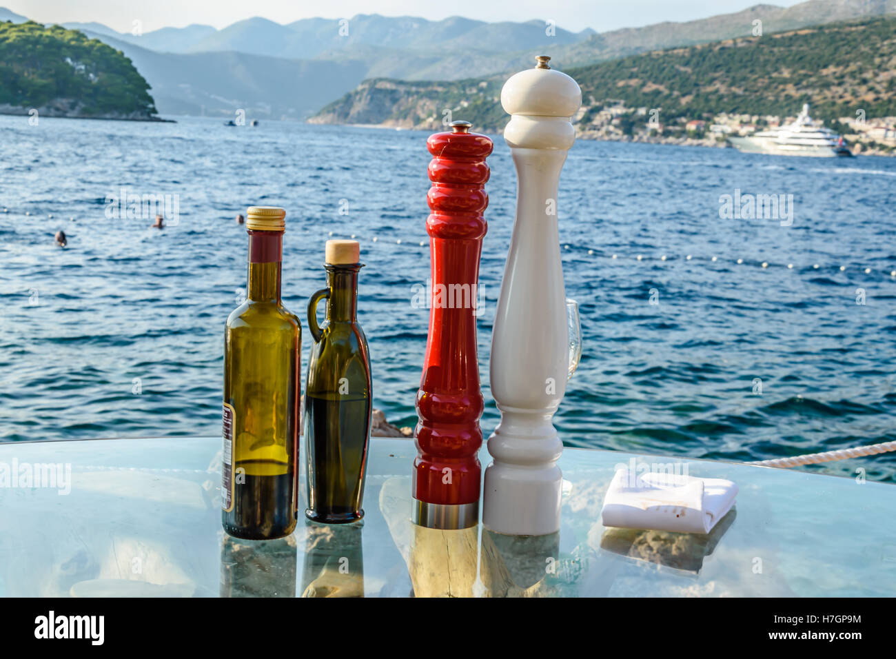 Restaurant pepper grinder hires stock photography and images Alamy