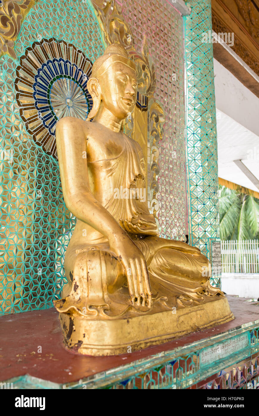 Statue of buddha in Shwedagon Pagoda, Yangon, Burma Stock Photo - Alamy