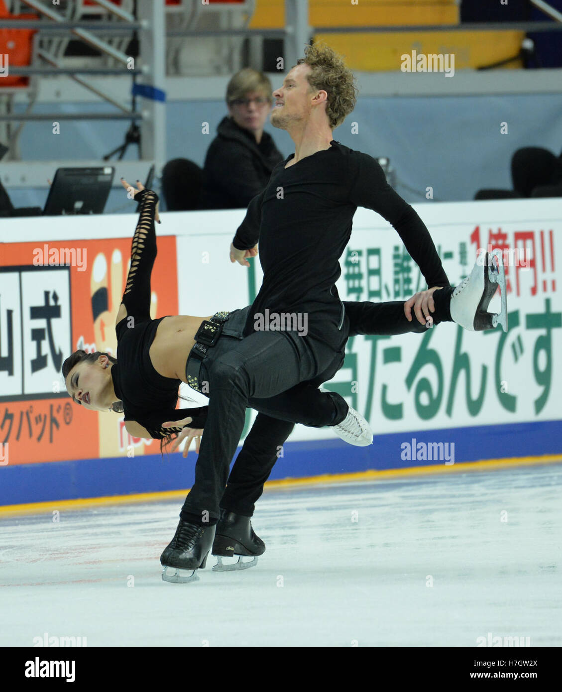 Moscow, Russia. 4th November, 2016. Madison Chock and Evan Bates