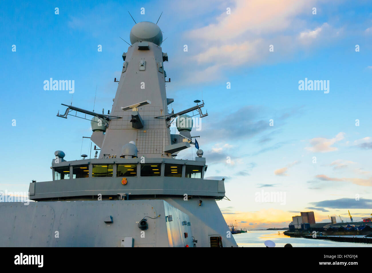 Belfast, Northern Ireland. 4th Nov, 2016. SAMPSON radar system of Royal Navy's HMS Duncan, used to control the Sea Viper missile system Credit:  Stephen Barnes/Alamy Live News Stock Photo
