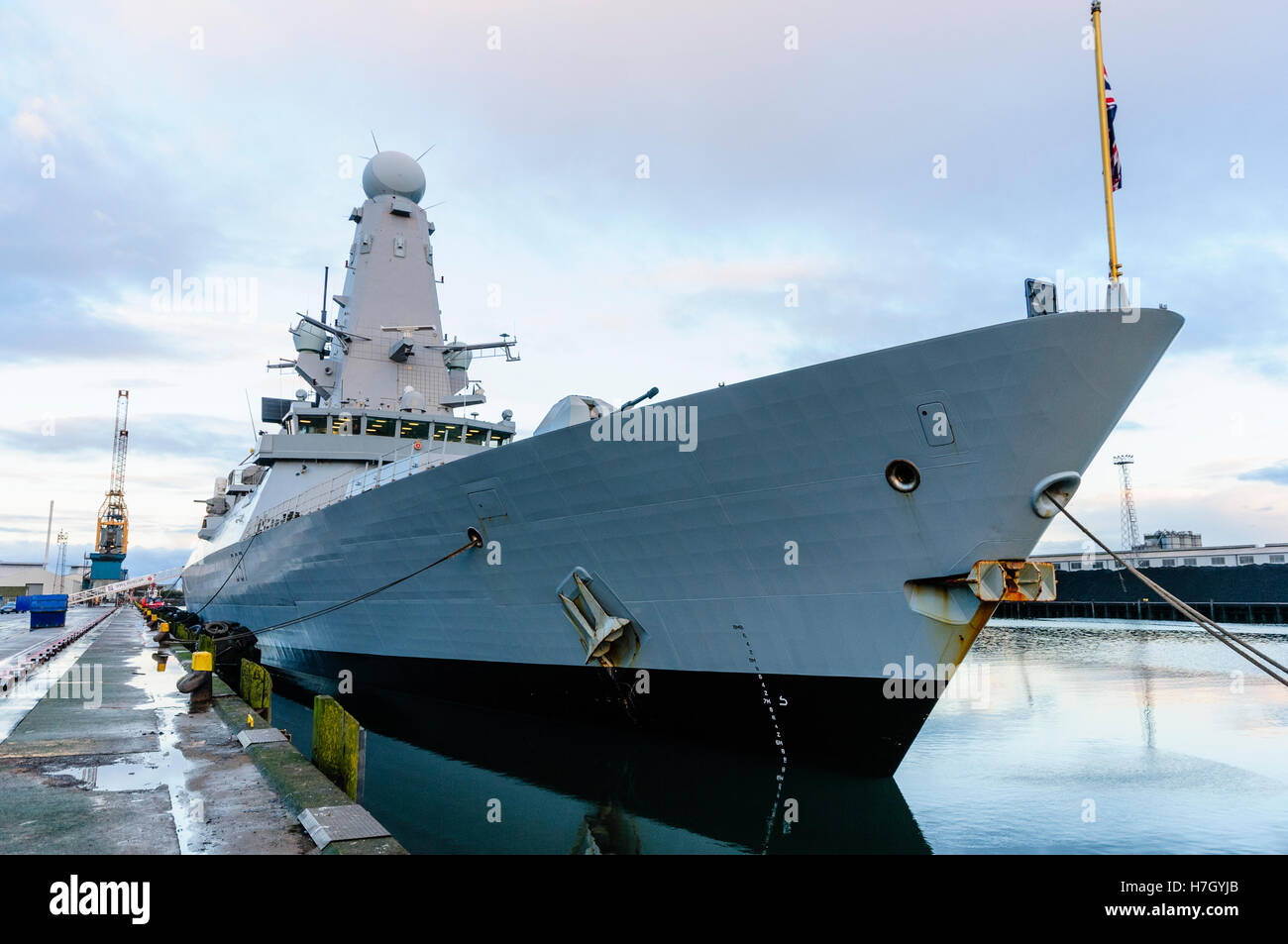 Belfast, Northern Ireland. 4th Nov, 2016. HMS Duncan, along with other ships from Standing NATO Maritime Group One (SNMG1) visit Belfast. Credit:  Stephen Barnes/Alamy Live News Stock Photo