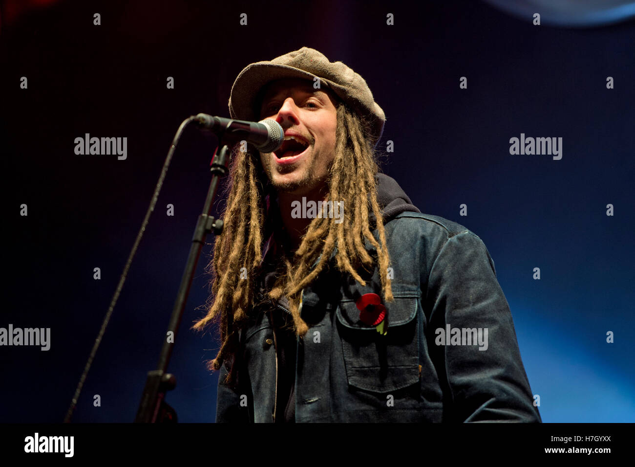 Manchester, UK. 4th November 2016. Musician JP Cooper performs at the annual Christmas Lights Switch-on in Albert Square, Manchester. Credit:  Russell Hart/Alamy Live News. Stock Photo