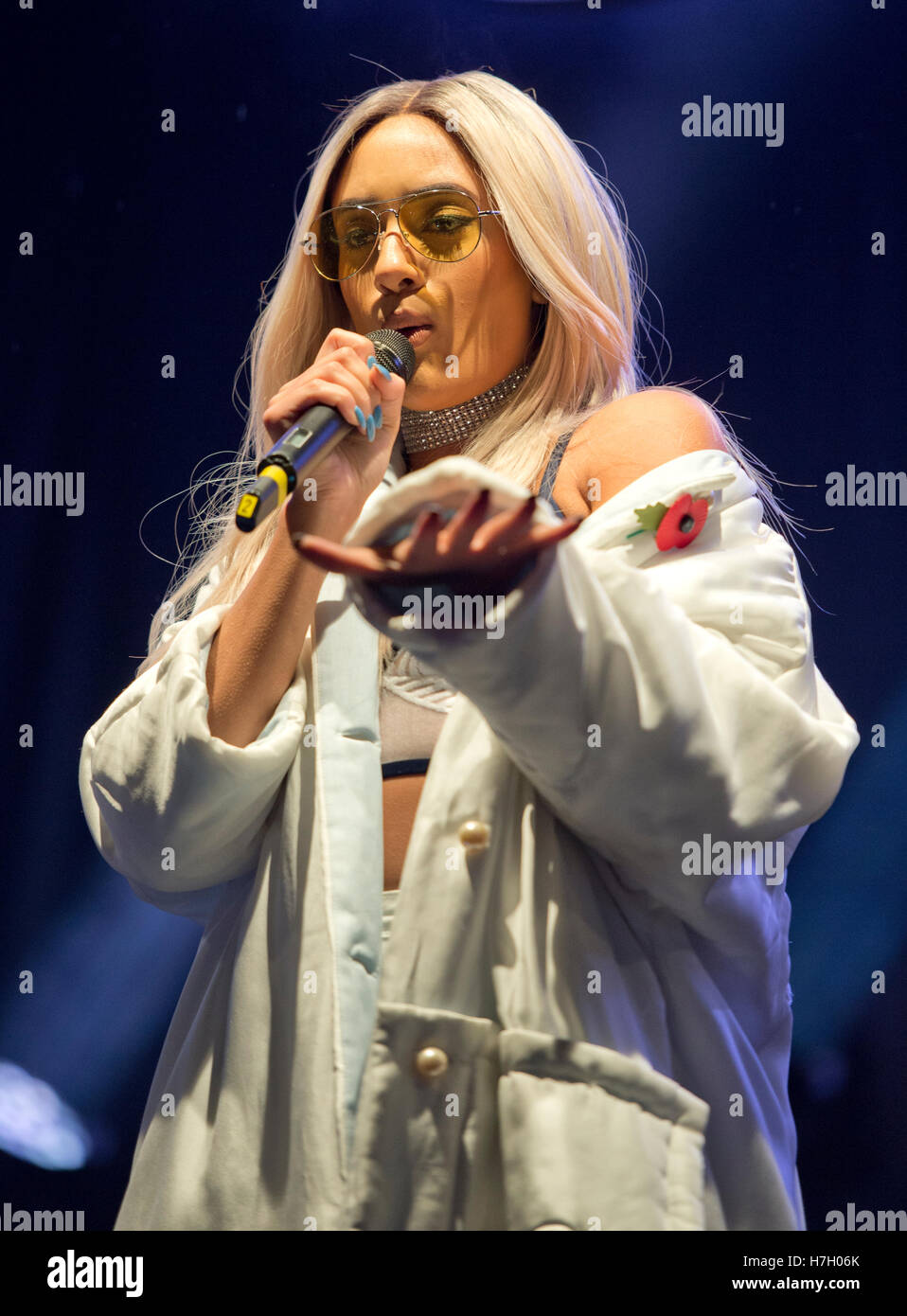 Manchester, UK. 4th November 2016. Nadine Samuels of M.O (Modus Operandi) perform at the annual Christmas Lights Switch-on in Albert Square, Manchester. Credit:  Russell Hart/Alamy Live News. Stock Photo