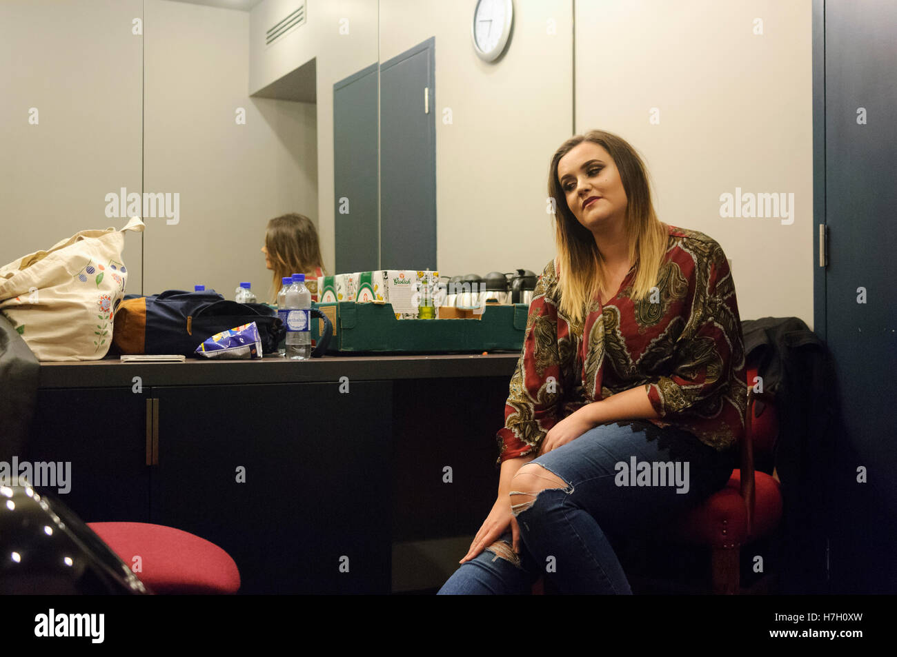 Liverpool, UK. 4th November 2016. Singer, Chelsea Alice Scott, relaxes in her dressing room before performing as support for Rebecca Ferguson during her UK 'Superwoman' tour, at the Liverpool Philharmonic Hall © Paul Warburton Stock Photo