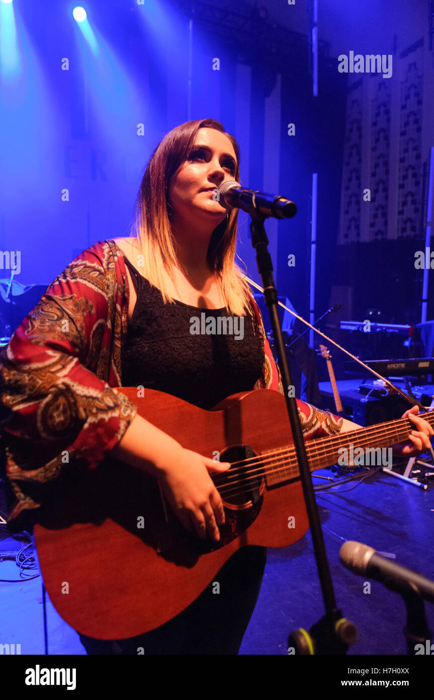 Liverpool, UK. 4th November 2016. Singer, Chelsea Alice Scott, during soundcheck, before performing as support for Rebecca Ferguson during her UK 'Superwoman' tour, at the Liverpool Philharmonic Hall © Paul Warburton Stock Photo
