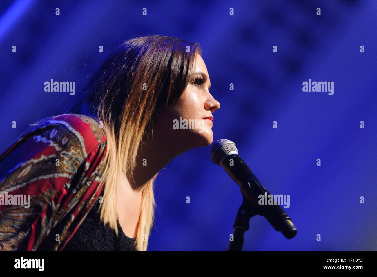 Liverpool, UK. 4th November 2016. Singer, Chelsea Alice Scott, during soundcheck, before performing as support for Rebecca Ferguson during her UK 'Superwoman' tour, at the Liverpool Philharmonic Hall © Paul Warburton Stock Photo