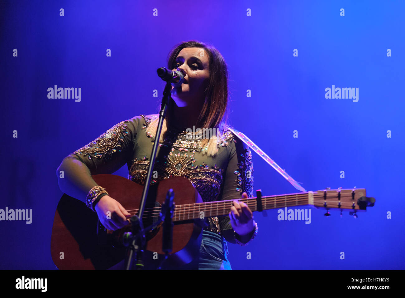 Liverpool, UK. 4th November 2016. Singer, Chelsea Alice Scott, performs as support for Rebecca Ferguson during her UK 'Superwoman' tour, at the Liverpool Philharmonic Hall © Paul Warburton Stock Photo