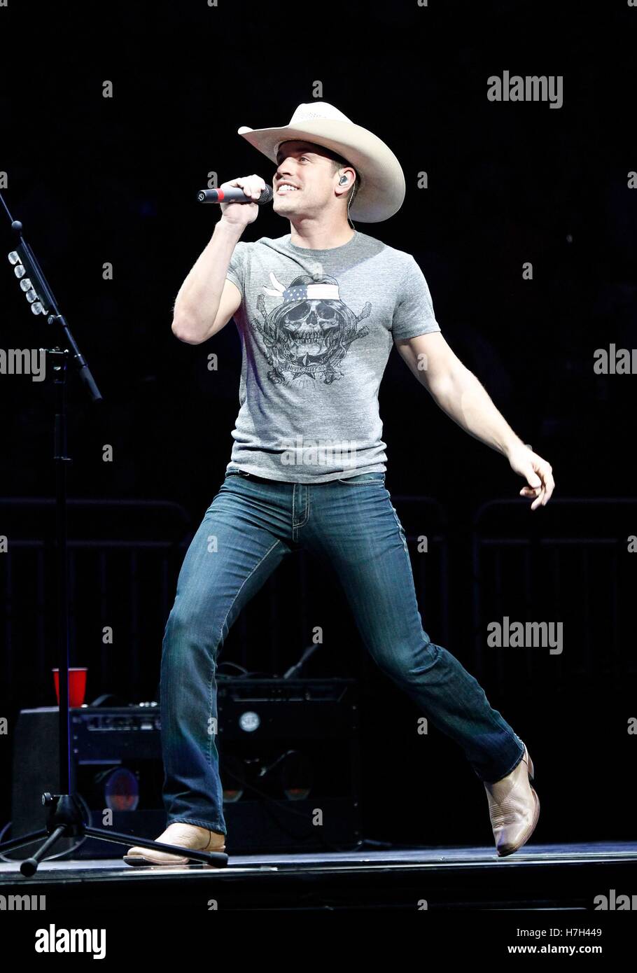 Las Vegas, NV, USA. 4th Nov, 2016. Dustin Lynch in attendance for The