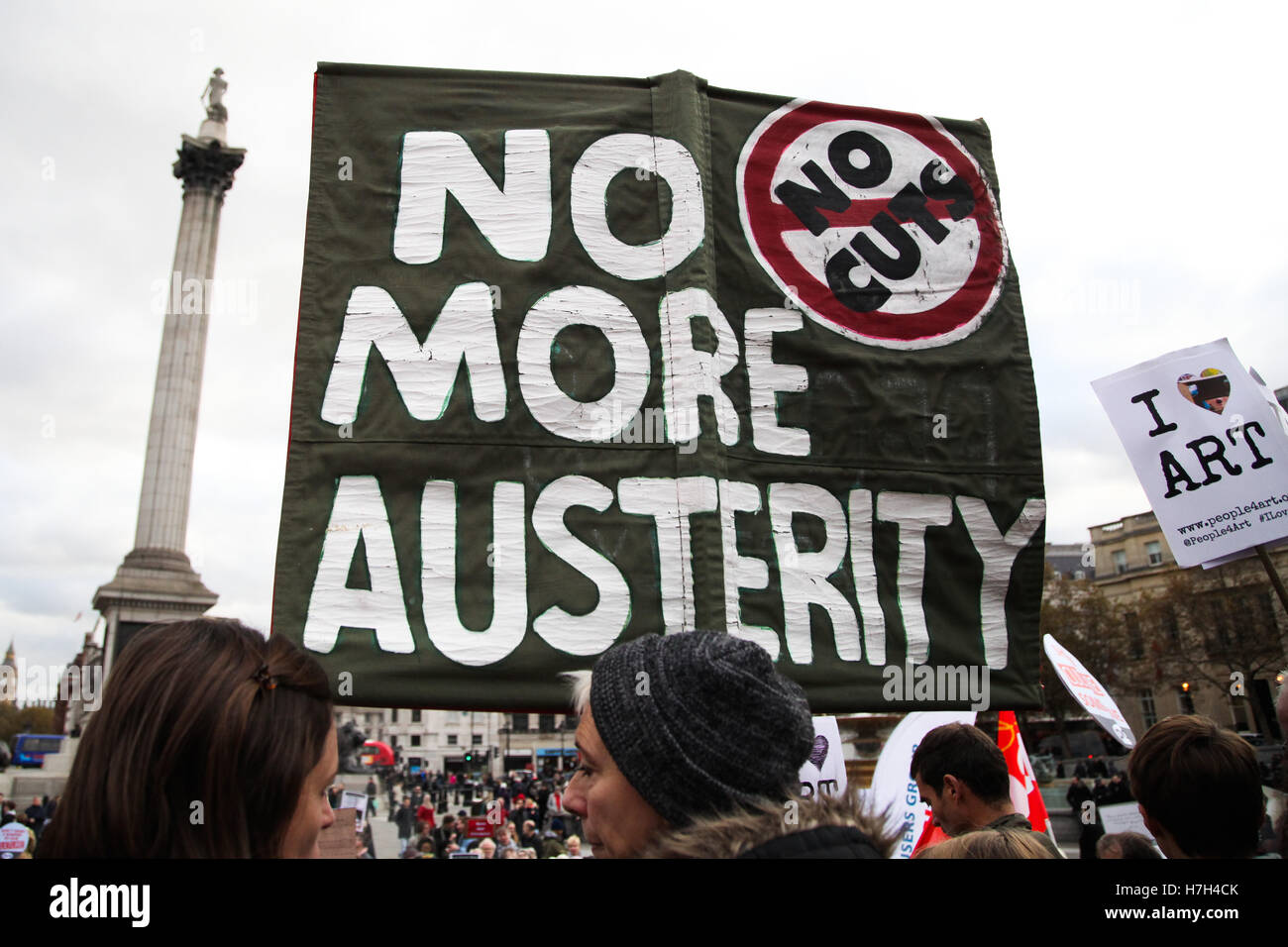 Trafalgar Square, London, UK. 5th Nov, 2016. Hundreds of campaigners rally against funding cuts to Libraries, Museums and Galleries outside The National Gallery at Trafalgar Square. Credit:  Dinendra Haria/Alamy Live News Stock Photo