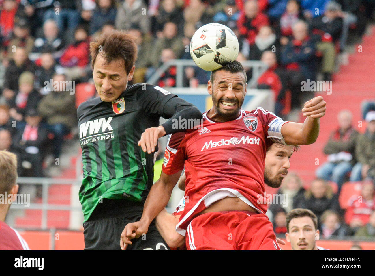 Ingolstadt, Germany. 5th Nov, 2016. Marvin Matip of Ingolstadt (r) and Dong-Won Ji of Augsburg vie for the ball in a header dual in the soccer match between FC Ingolstadt o4 and FC Augsburg on the tenth match day of the Bundesliga at Audi Sportpark in Ingolstadt, Germany, 5 November 2016. PHOTO: ARMIN WEIGEL/dpa (ATTENTION: Due to the accreditation guidelines, the DFL only permits the publication and utilisation of up to 15 pictures per match on the internet and in online media during the match.) Credit:  dpa/Alamy Live News Stock Photo