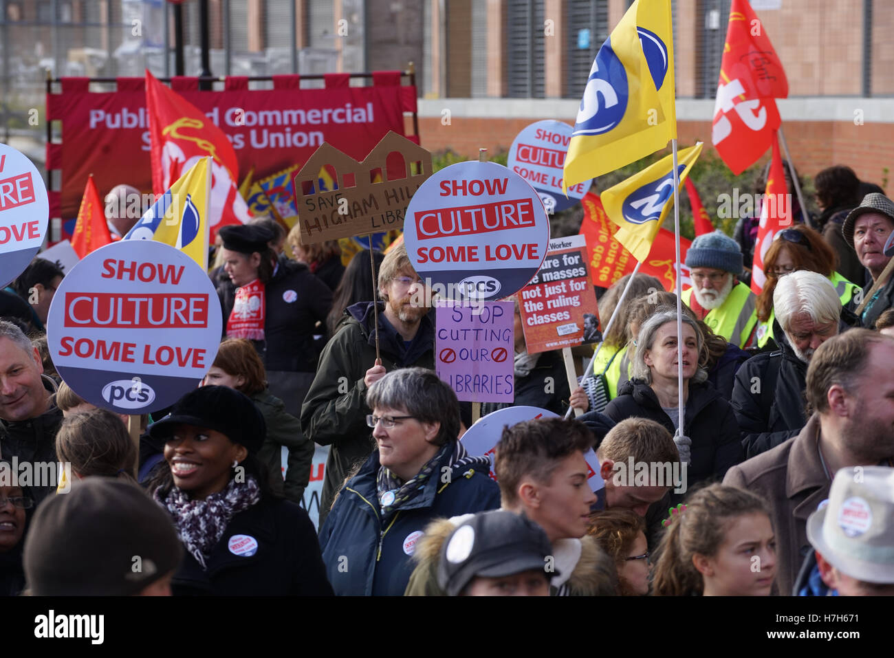 London, England,UK. 5th Nov 2016: Hundreds of campaigners assemble and ...