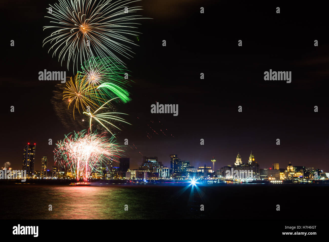 Liverpool and the Wirral staged its first ever River of Light festival on Saturday, November 5, 2016 for a Bonfire Night fireworks display on the River Mersey. Credit:  Christopher Middleton/Alamy Live News Stock Photo
