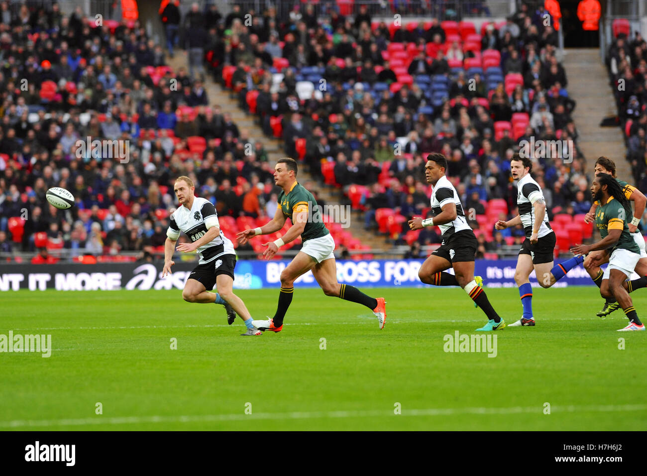 London, UK. 05th Nov, 2016. Barbarian and South African players chasing