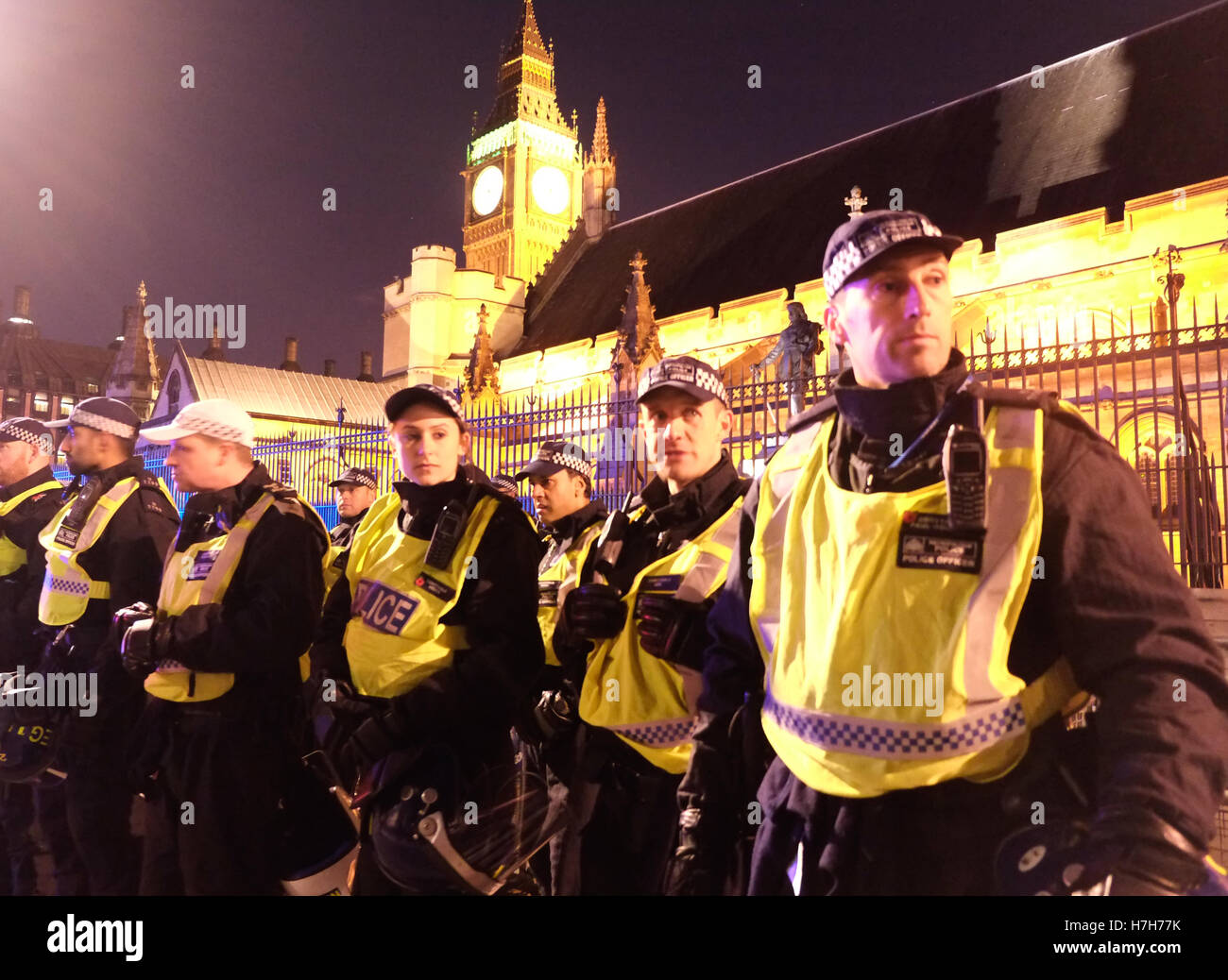 London, UK. 5th November 2016. Thousands of protesters and supporters ...