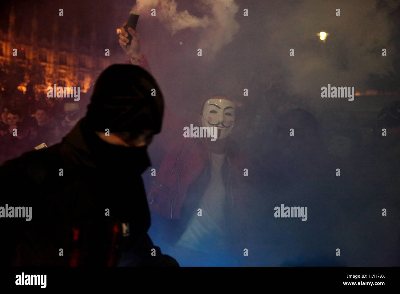 London, UK. 5th Nov, 2016. Masked protesters hold flares during the Million Mask March Credit:  Thabo Jaiyesimi/Alamy Live News Stock Photo