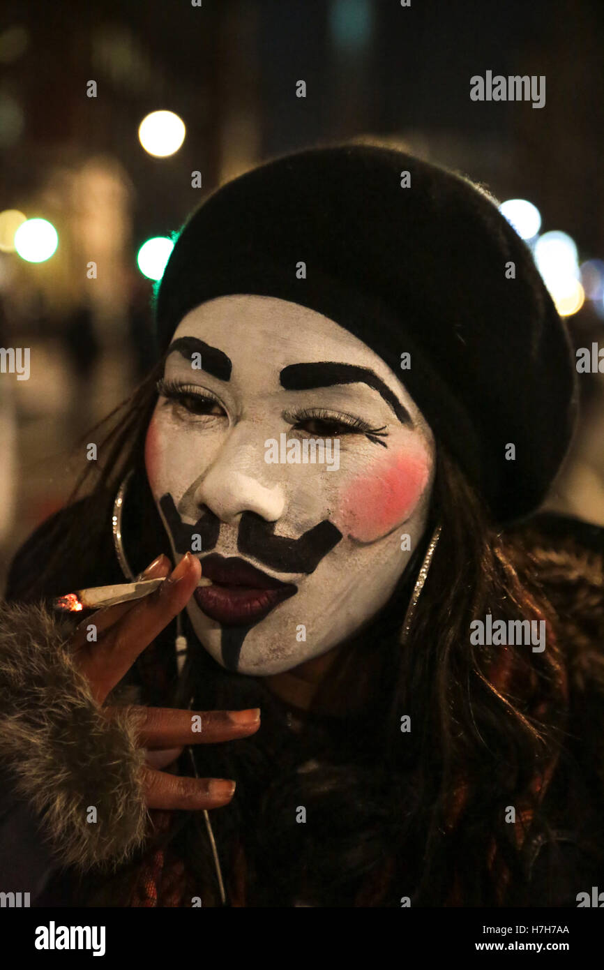 London, UK. 5th Nov, 2016. Masked protester during the Million Mask March Credit:  Thabo Jaiyesimi/Alamy Live News Stock Photo
