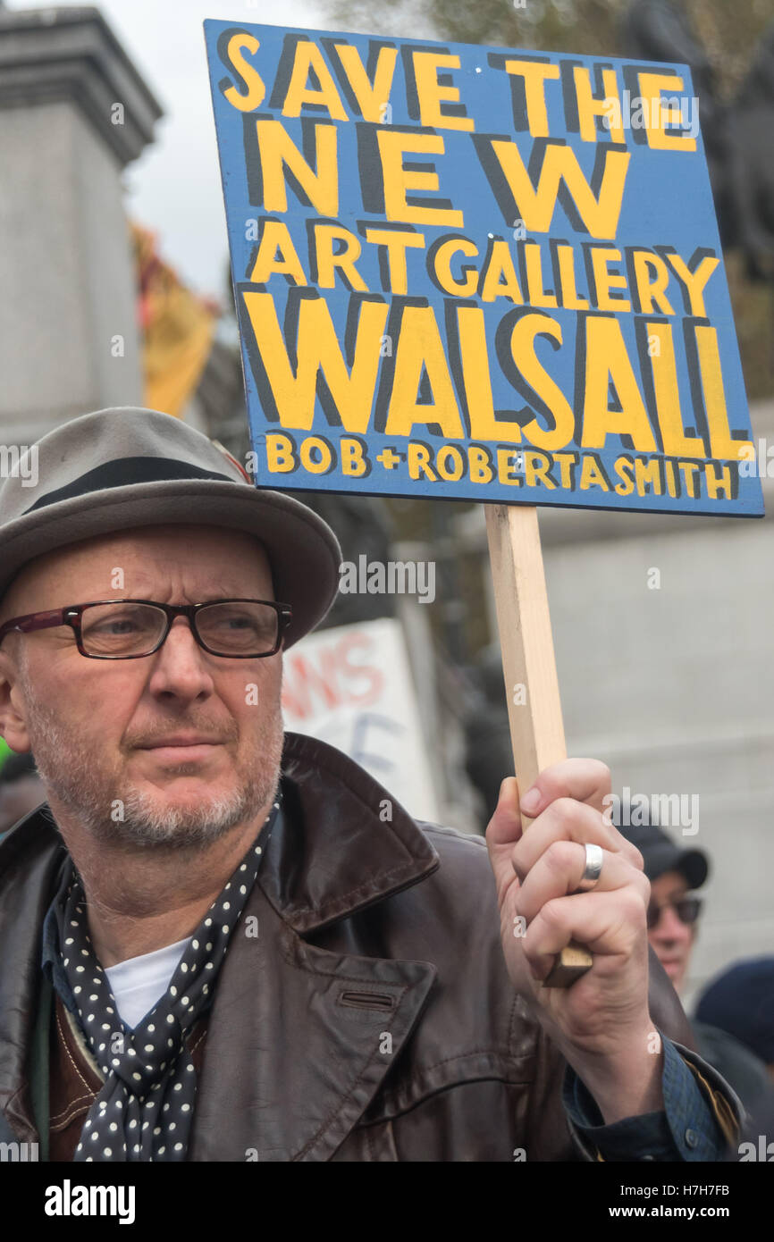 London, UK. 5th November 2016. Bob & Roberta Smith holds a small painted placard supporting the New Art Gallery in Walsall against closure plans n on the steps in Trafalgar Square at the end of the march by over two thousand people from the British Library  in support of public libraries, museums and art galleries, under threat by government cuts and closures as local authority budgets are cut. In the UK since 2010, 8,000 paid and trained library workers have lost their jobs, 343 libraries have been closed (and another 300 or so handed over to volunteers); and one in five regional museums are  Stock Photo