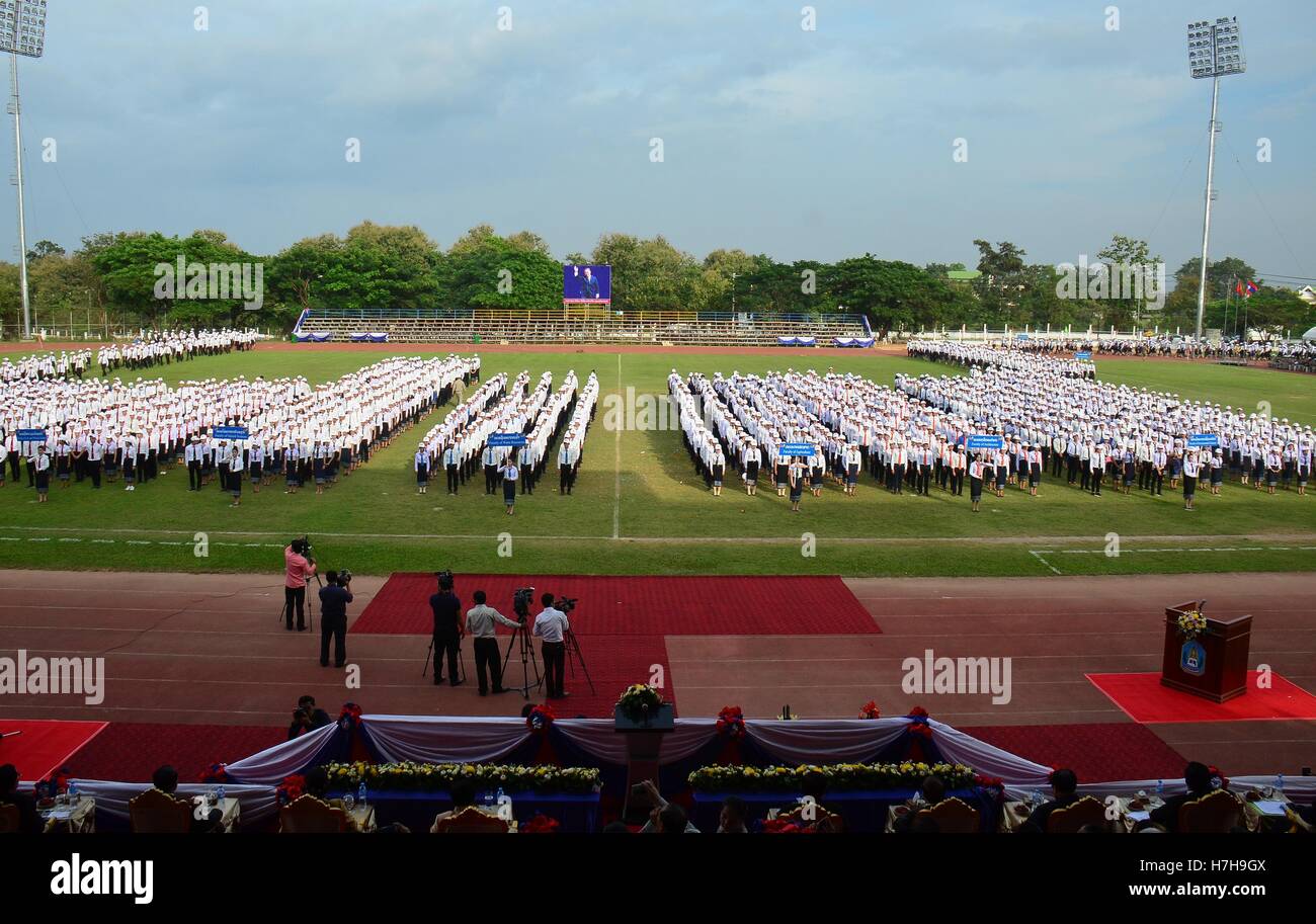 Vientiane, Laos. 5th Nov, 2016. Students from the National University