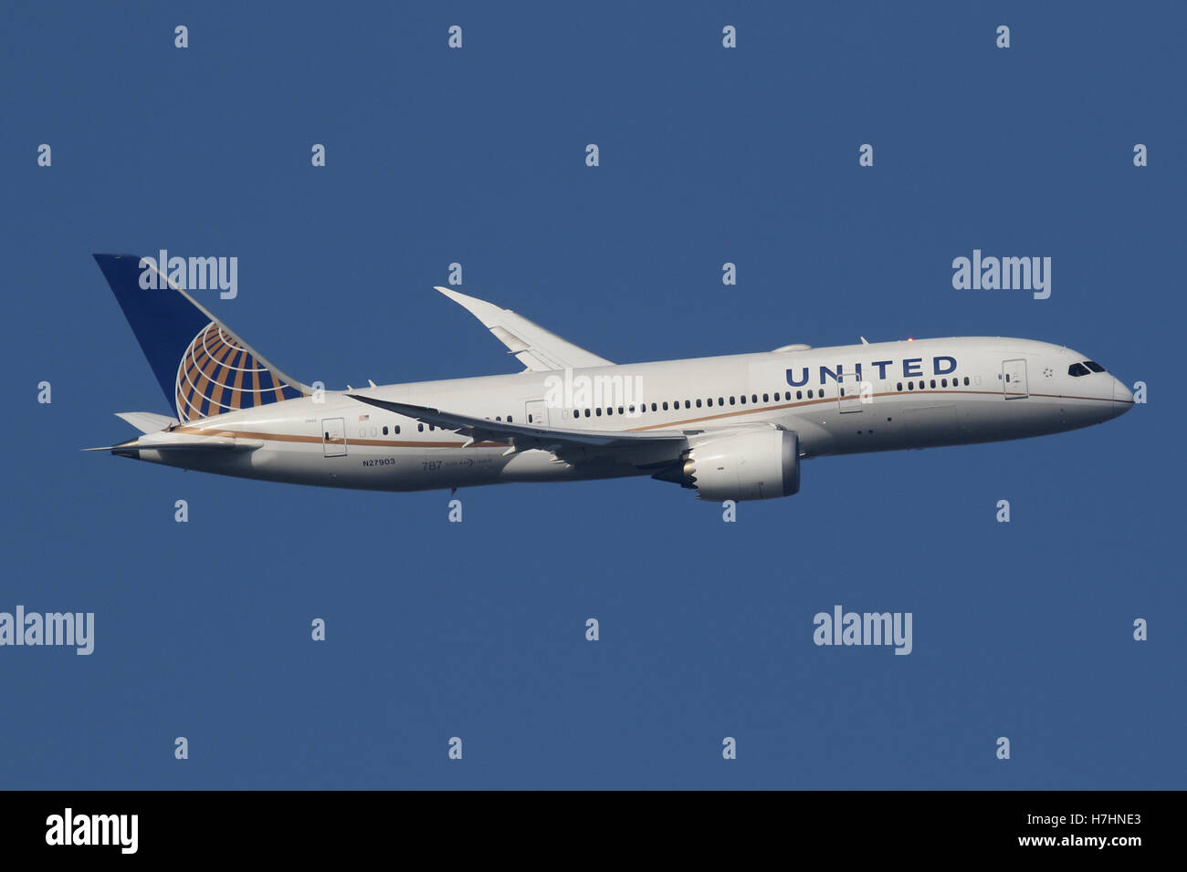 United 787 hi-res stock photography and images - Alamy