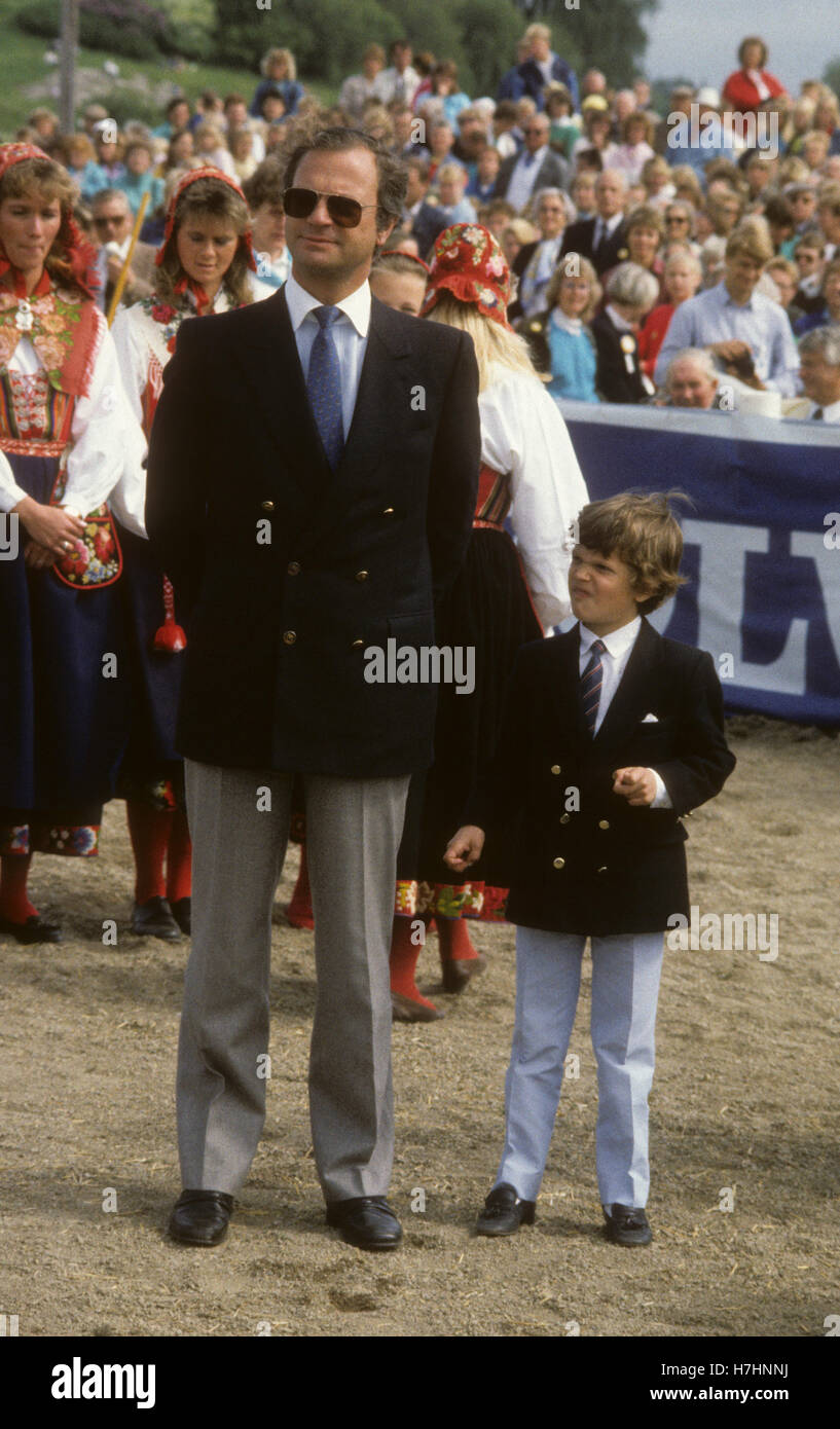 SWEDISH KING CARL XVI GUSTAV and Prince Carl Philip at equestrian competition 1984 Stock Photo