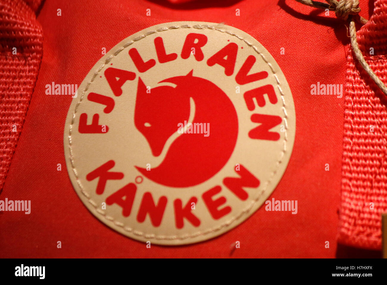das Logo der Marke 'Fjaellraven Kanken', Berlin. Stock Photo