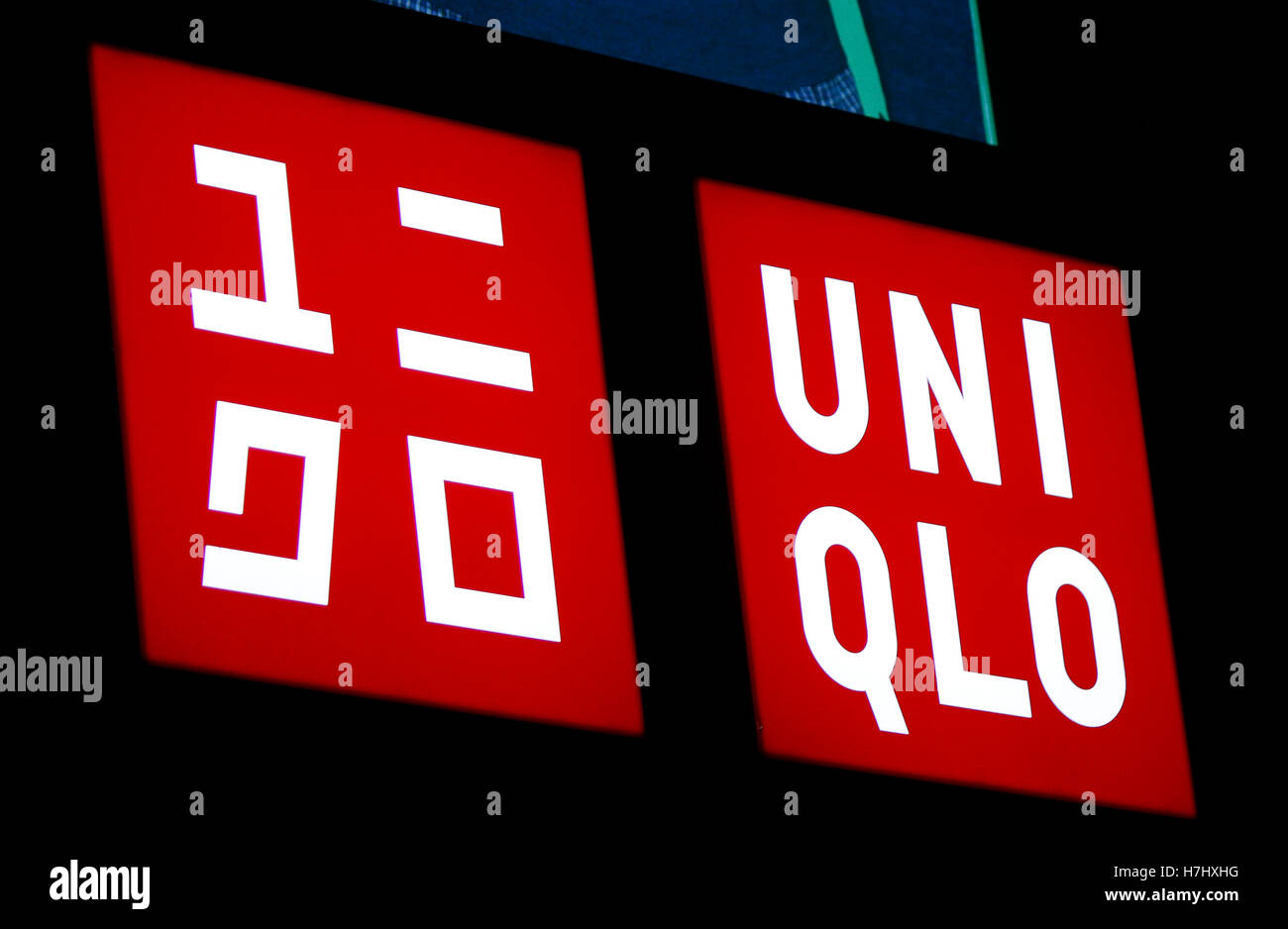 Uniqlo logo hi-res stock photography and images - Alamy