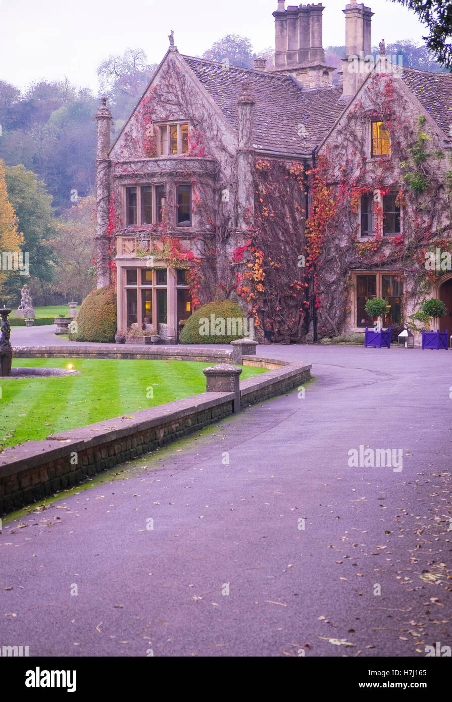 Castle combe manor house garden hi-res stock photography and images - Alamy