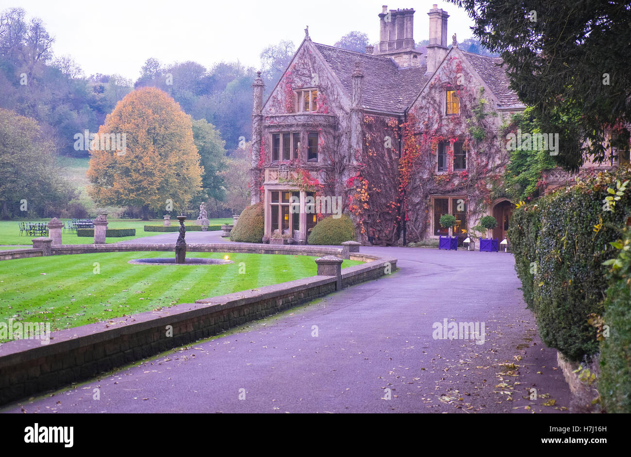 Castle combe manor house garden hi-res stock photography and images - Alamy