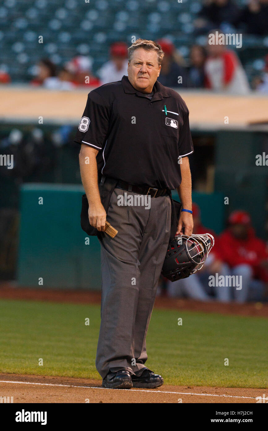 Longtime MLB umpire, Minot native Gary Cederstrom to retire