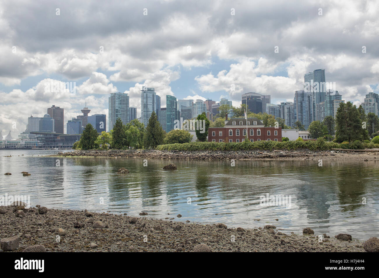 Vancouver skyline canada hi-res stock photography and images - Alamy