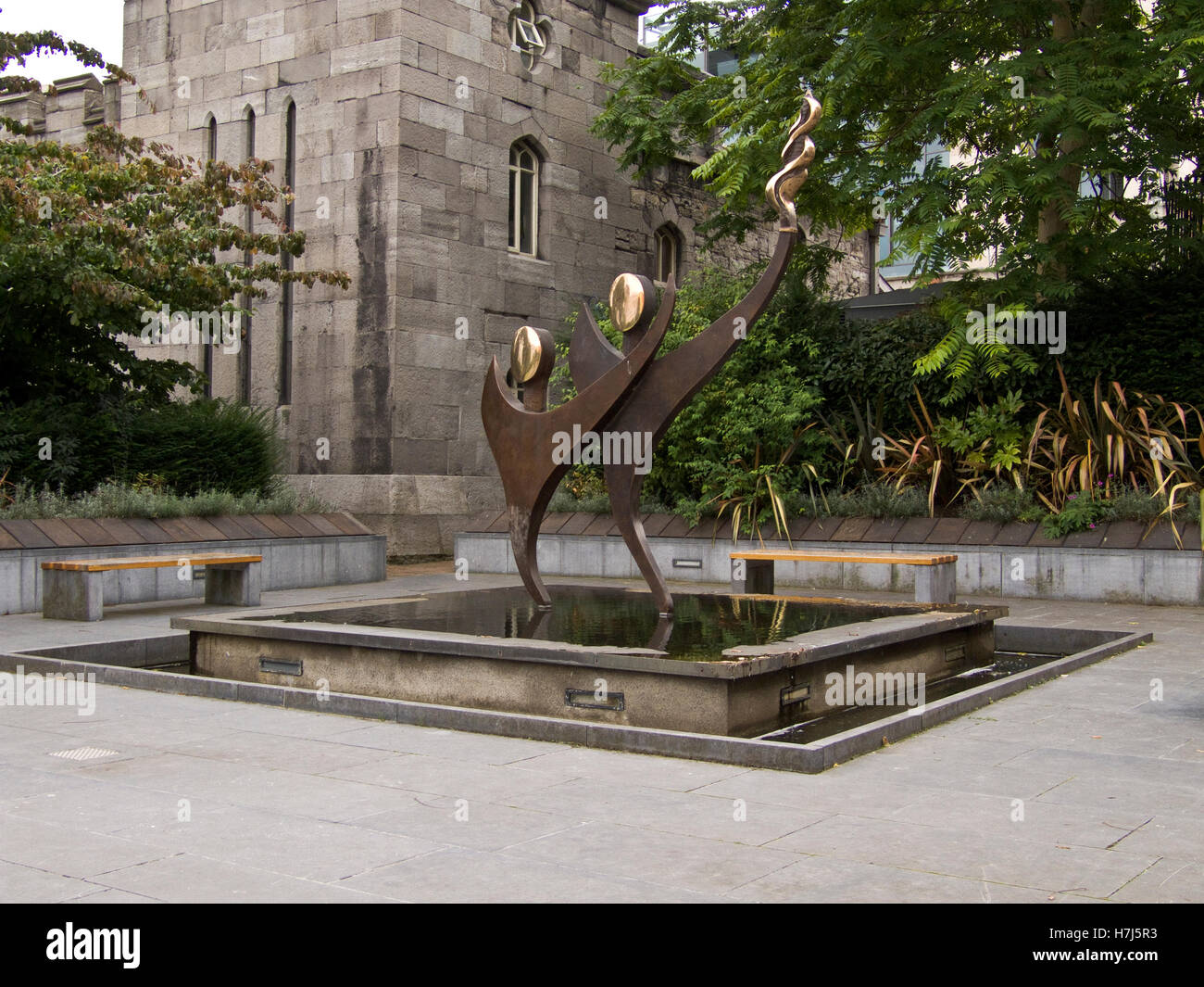 Fountain with the sculpture 'Unveiled by An Taoiseach, Mr. Bertie Ahern T.D. on the 8th of December 2003', sculptor John Behan Stock Photo