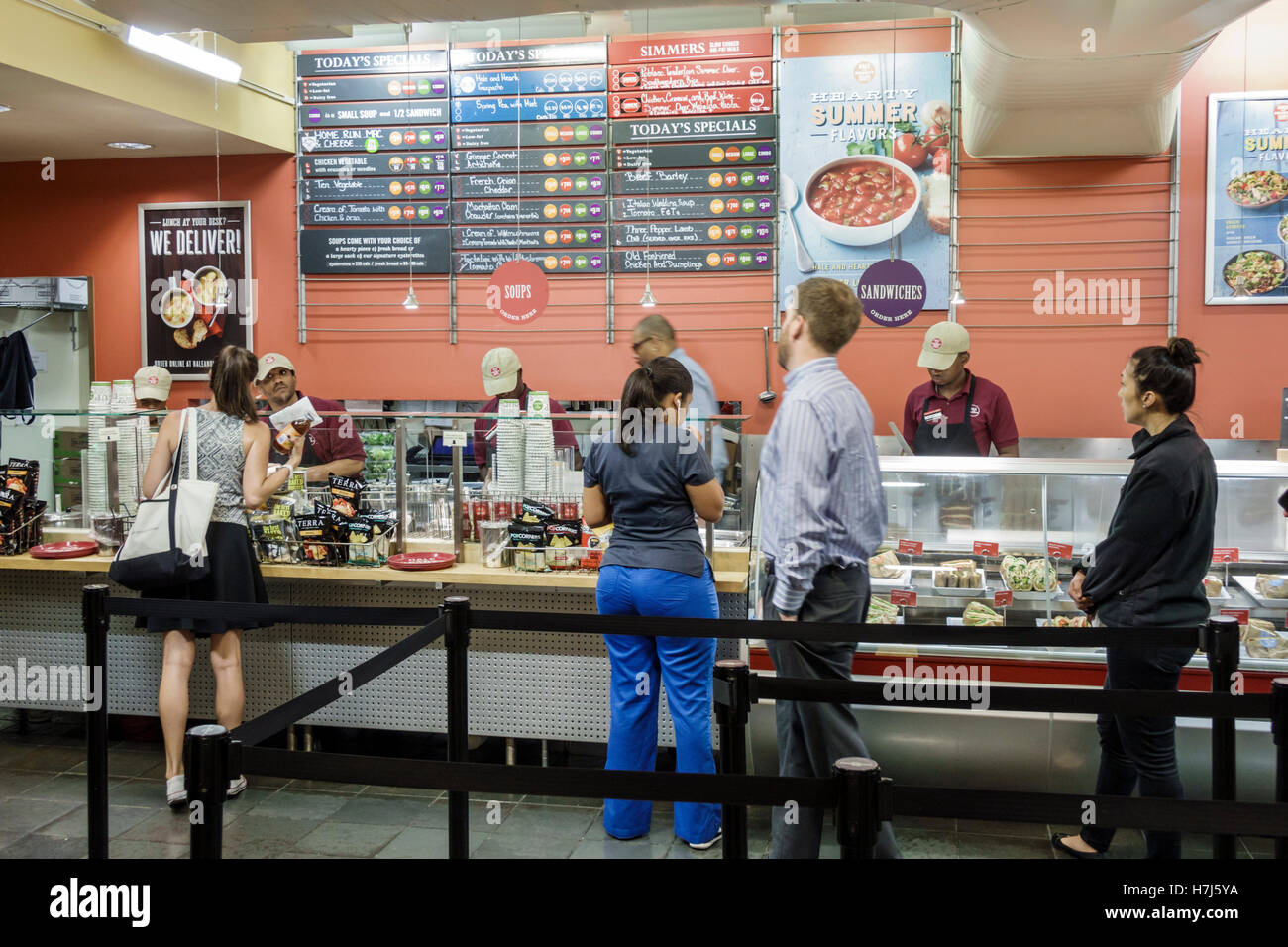 New York Ny Nyc New York City Manhattan Midtown 30 Rockefeller Center Ge Building Concourse Level Hale And Hearty Soups Restaurant Restauran Stock Photo Alamy