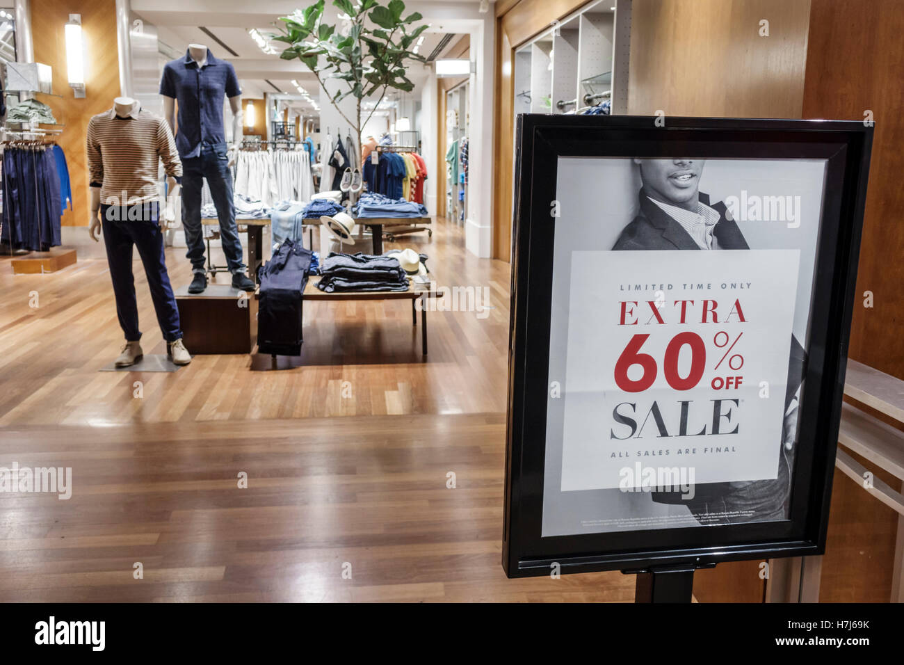 Banana Republic Store Usa High Resolution Stock Photography and Images