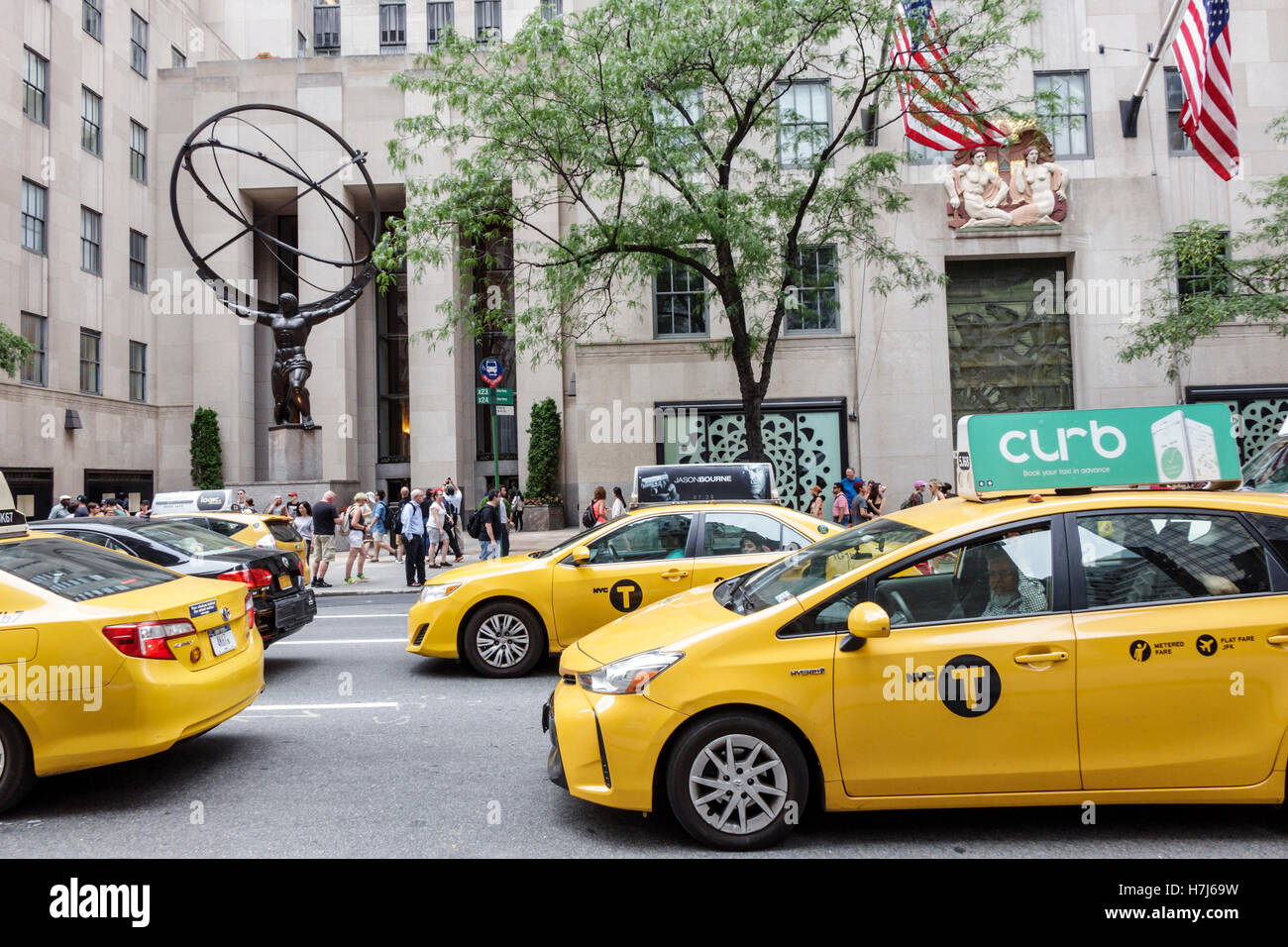 30 rockefeller plaza ge building hi-res stock photography and images ...