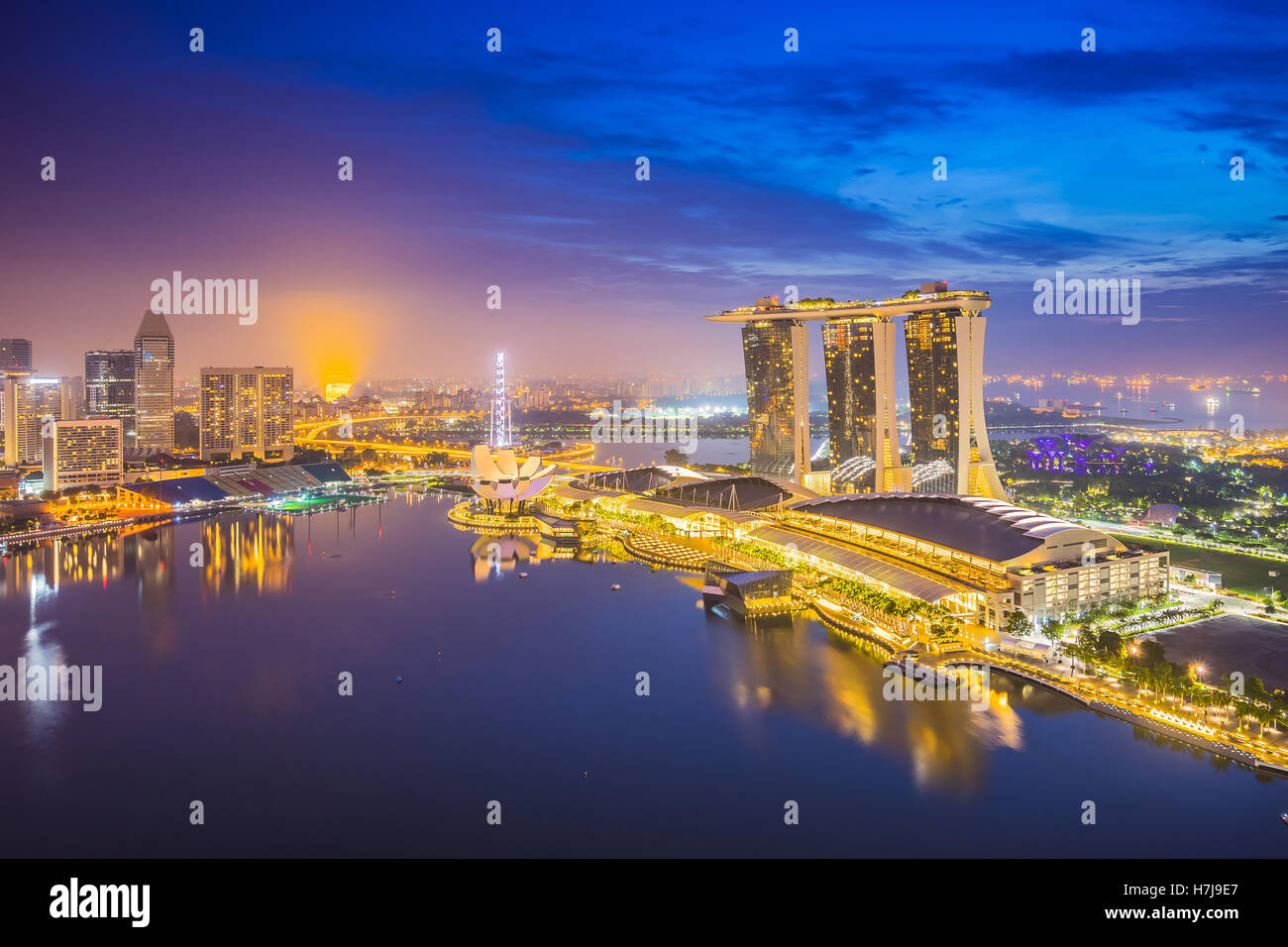 Skyline singapore city night hi-res stock photography and images - Alamy