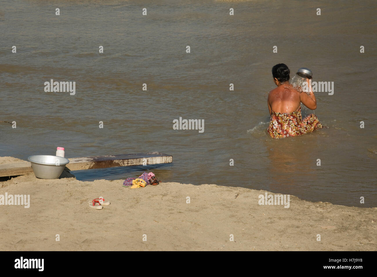 ASIA, MYANMAR (BURMA), Sagaing Division, Kalywa, Chindwin River, Sin Kaung Village, woman bathing in the stream Stock Photo