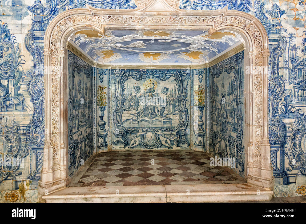 Portuguese wall hires stock photography and images Alamy