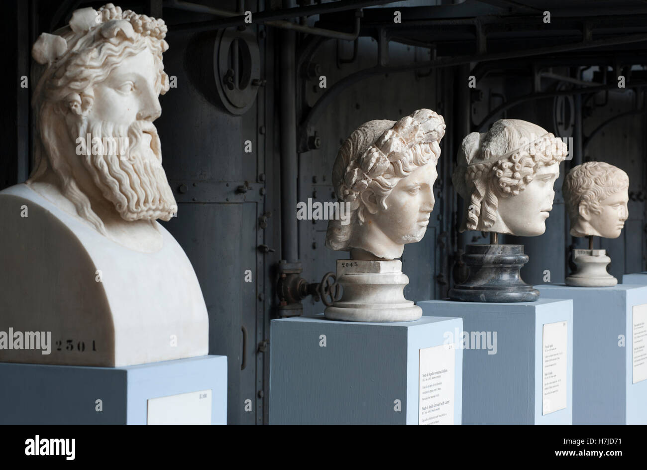 Ancient sculptures rome hi-res stock photography and images - Alamy