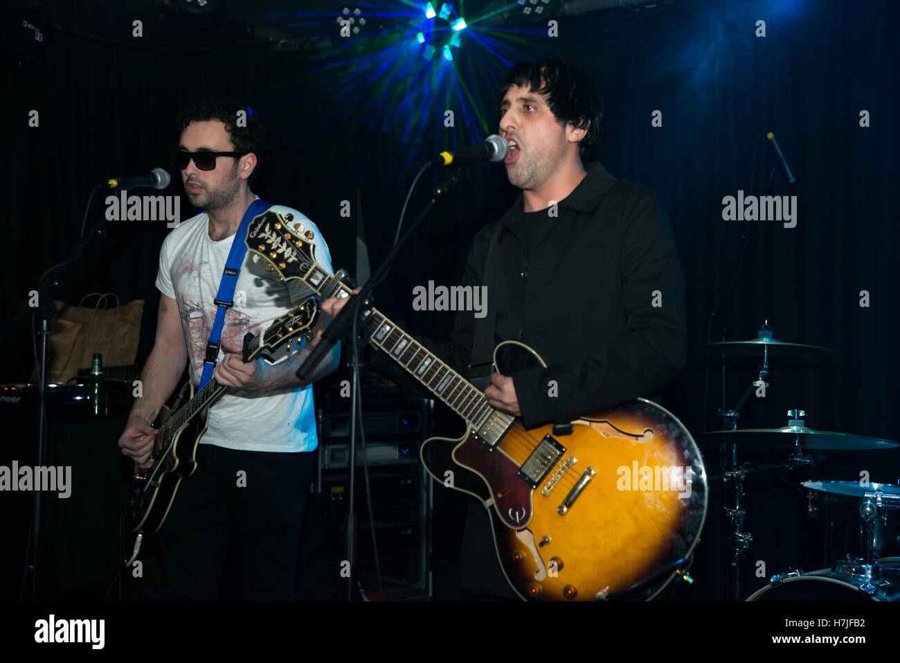 London, UK. 05th Nov, 2016. Indie rock band Alias Kid perform at Water Rats for This Feeling. The Mancunian band is comprised of Maz Behdjet (Vocals, Guitar), Sean O'Donnell (Guitar, Vocals), Nick Repton (Bass guitar), James Sweeney (Lead Guitar, Backing Vocals) and Colin Ward (Drums). Credit:  Alberto Pezzali/Pacific Press/Alamy Live News Stock Photo