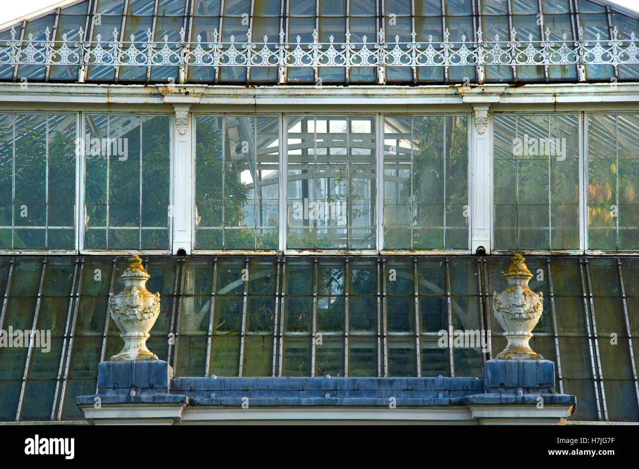 Temperate House - Victorian era cast iron glasshouse - in Kew Gardens, London Stock Photo