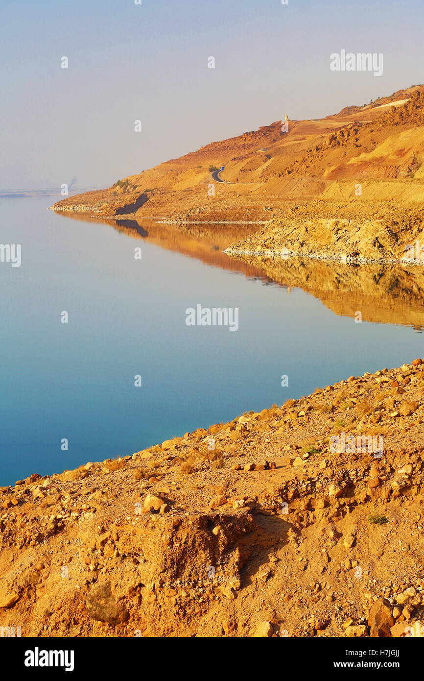 Barren shoreline and salt water of the Dead Sea, Jordan Stock Photo