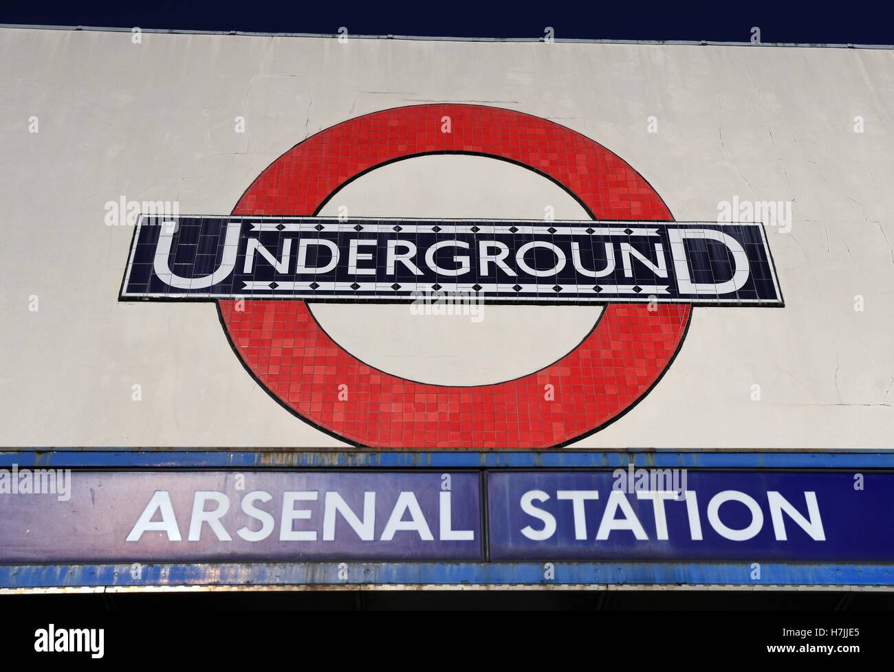 Arsenal station sign hi-res stock photography and images - Alamy