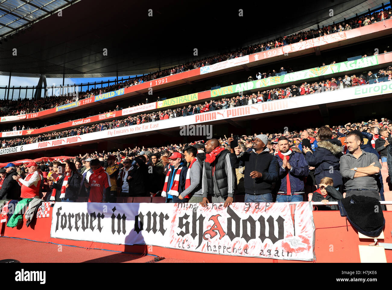 Arsenal Supporters High Resolution Stock Photography And Images Alamy Arsenal Supporters High Resolution Stock Photography And Images Alamy