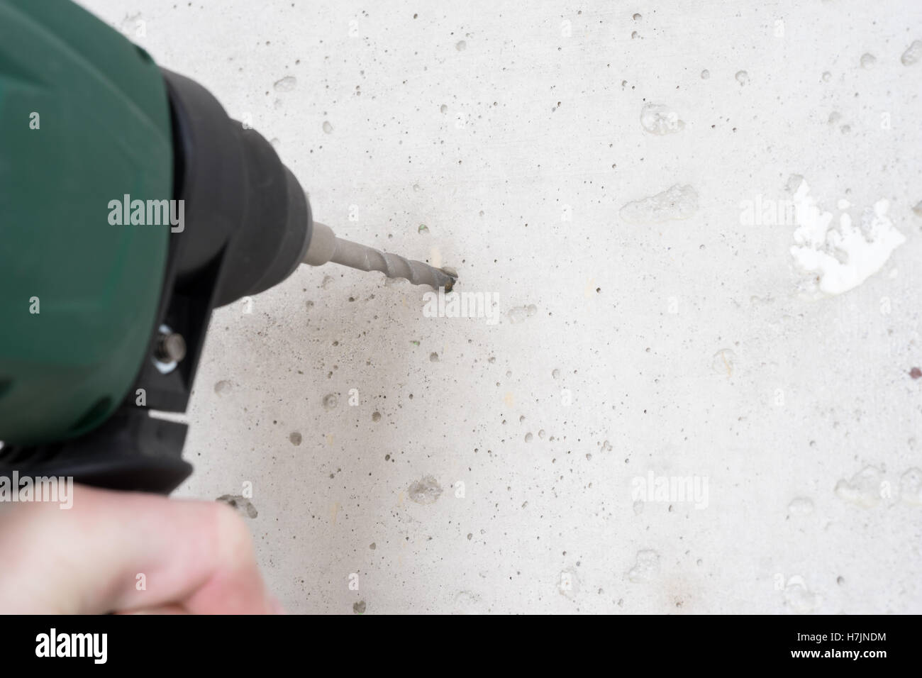 Use hammer drill to drill the concrete wall Stock Photo Alamy