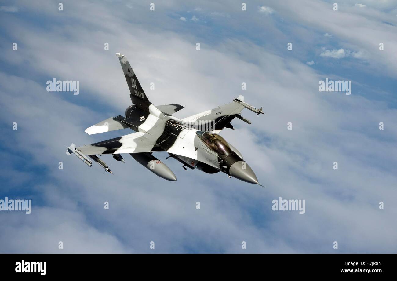 An F-16C Fighting Falcon aircraft in flight during exercise Valiant Shield September 20, 2014 over Guam. Stock Photo